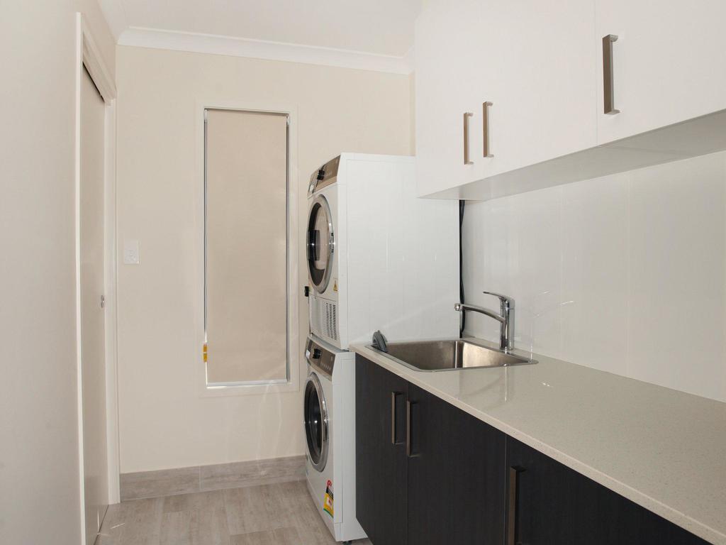 Palm 95 - Modern 4 BDRM Home With Pool - Accommodation Mooloolaba
